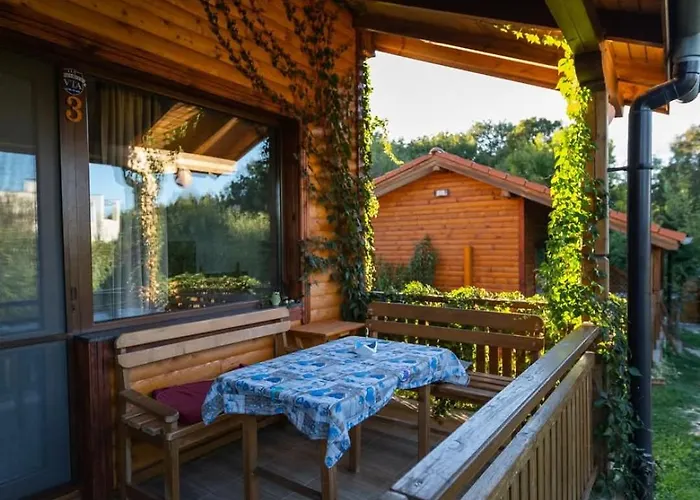 гнездото The Nest 1 게스트하우스 3*